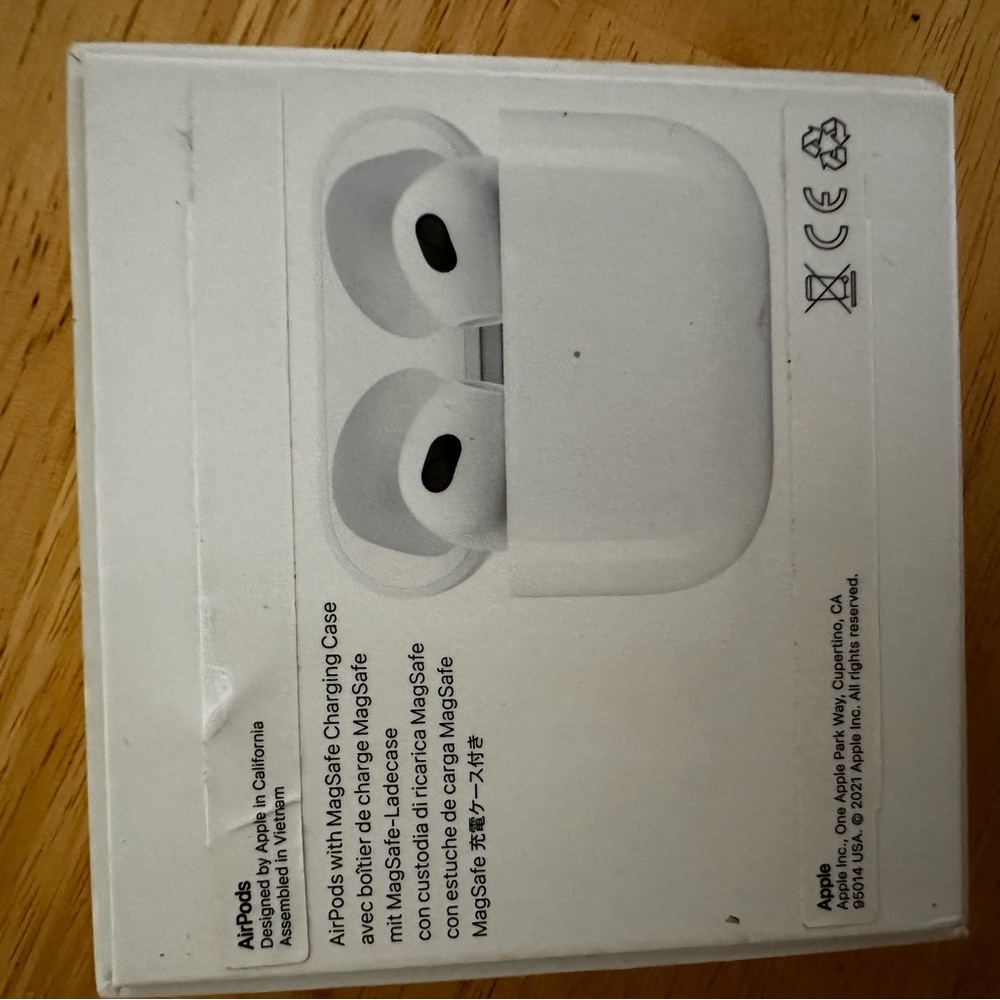 AIRPODS BRAND NEW